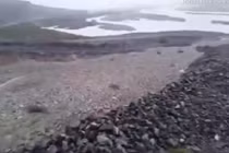 Kỳ lạ dòng sông đá chảy ầm ầm như nước