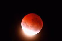 Ảnh đẹp nguyệt thực toàn phần dài nhất thế kỷ vừa diễn ra