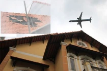 Máy bay hạ cánh xuống Tân Sơn Nhất làm nhà dân rụng ngói?