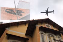 Máy bay hạ cánh xuống Tân Sơn Nhất làm nhà dân rụng ngói?