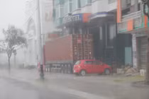 Thuê xe container chắn gió bão số 11