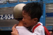 Thảm thương cuộc sống của trẻ mất cha, mẹ vì TNGT