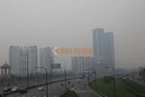 Giữa trưa, TP HCM đẹp huyền ảo trong... sương mù 