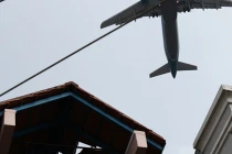 Thêm “nghi án” máy bay gây tốc ngói nhà dân