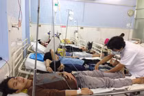 Cấp cứu hàng trăm người bị ngộ độc