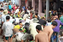 “Đại gia” Sài Gòn bị cướp... dân lao vào “hôi của”