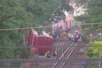 Xôn xao tàu hỏa lật ở Ga Sóng Thần