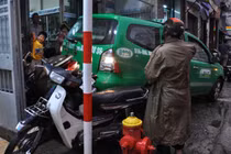 Tài xế gây tai nạn liên hoàn vì bất ngờ bị đánh