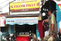 Ăn lương phường, bảo vệ dân phố trông…tiệm vàng tư