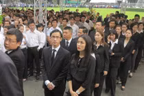 Hà Tăng, Quyền Linh đội nắng... chờ viếng Đại tướng