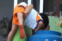 Bàng hoàng phát hiện con bị tra tấn trên... tivi