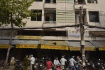 Dì đi chợ, bé 4 tuổi rơi từ tầng 7 tử vong