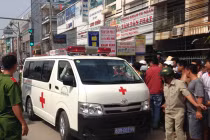 Xót xa nhìn nạn nhân kẹt cứng, tuyệt vọng kêu cứu