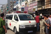 Xót xa nhìn nạn nhân kẹt cứng, tuyệt vọng kêu cứu