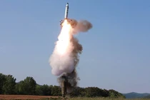 Tên lửa Pukguksong-2 Triều Tiên: Dọa Nhật-Hàn thì được, Mỹ thì không