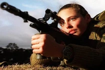 Mê mệt 10 nữ quân nhân đẹp nhất trên thế giới