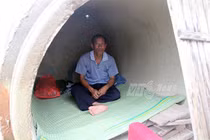 Cuộc sống trong ống cống của bố thủ khoa ĐH Y