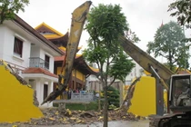 Cưỡng chế phá dỡ “nhà khủng” xây không phép
