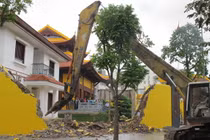 Cưỡng chế phá dỡ “nhà khủng” xây không phép