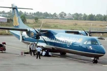 Máy bay Vietnam Airlines gãy càng, rơi lốp 