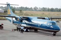 Máy bay Vietnam Airlines gãy càng, rơi lốp 