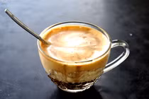 Báo Tây “mê mẩn” cà phê trứng VN 