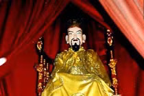 Lạ lùng Lý Thánh Tông phong thần cho khúc gỗ 