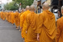 Tỉnh giác trong việc dấn thân nhập thế