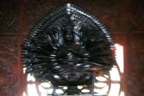 Thay tượng Quan Âm ở chùa nghìn tuổi 