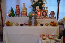 Treo hình tượng Phật trên bàn thờ tổ tiên
