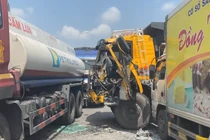 Quảng Nam: Hiện trường vụ xe tải va chạm liên hoàn trên quốc lộ 1A 