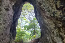 Đến Ngũ Hành Sơn không chỉ để ngắm ma nhai