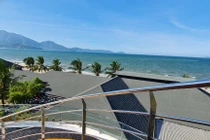 Ngắm Đà Nẵng từ cây cầu đi bộ độc đáo hình sóng biển