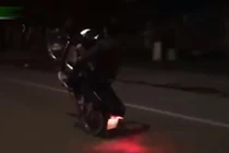 Quảng Ngãi: Bốc đầu xe, nẹt pô trước trụ sở công an và cái kết 