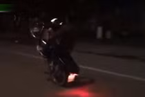 Quảng Ngãi: Bốc đầu xe, nẹt pô trước trụ sở công an và cái kết 