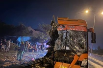 Hiện trường kinh hoàng vụ xe khách va chạm xe tải, 3 người tử vong