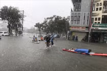 Mưa lớn, Đà Nẵng ngập từ phố đến làng