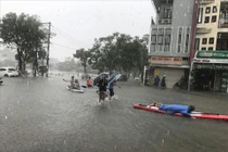 Mưa lớn, Đà Nẵng ngập từ phố đến làng