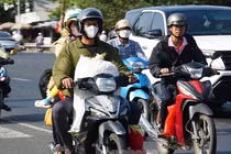 Người dân đổ về Hà Nội, TP HCM sau kỳ nghỉ Tết