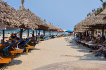 Không phải Mỹ Khê, du khách nước ngoài đang “đổ xô” đến An Bàng