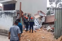 TPHCM: Nhà 4 tầng sập sau tiếng động lớn, 7 người được giải cứu