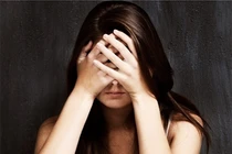 Đến dự sinh nhật sếp, tôi chết lặng khi nhìn thấy chồng chị ta