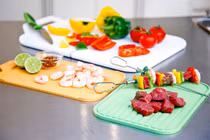 Thớt nhựa - đồ dùng nhà bếp chứa nhiều nguy cơ về sức khỏe 