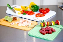 Thớt nhựa - đồ dùng nhà bếp chứa nhiều nguy cơ về sức khỏe 