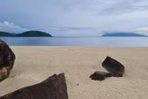 Vẻ đẹp hoang sơ, yên bình ở ngôi làng nhỏ dưới chân đèo Hải Vân