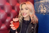 Tưởng dị ứng rượu, cô gái phát hiện bị ung thư hạch Hodgkin