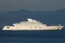 Cận cảnh siêu du thuyền như "resort trên biển" của các tỷ phú 