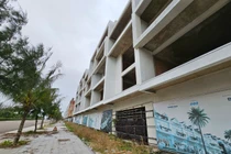 Hoang tàn dãy shophouse FLC Eo Gió Quy Nhơn