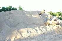 Vì sao bãi cát trên đường Nam Hải Vân vẫn ngang nhiên tồn tại?