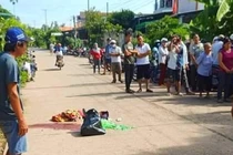 Đi trực đêm về, nữ nhân viên y tế bị đánh tử vong 